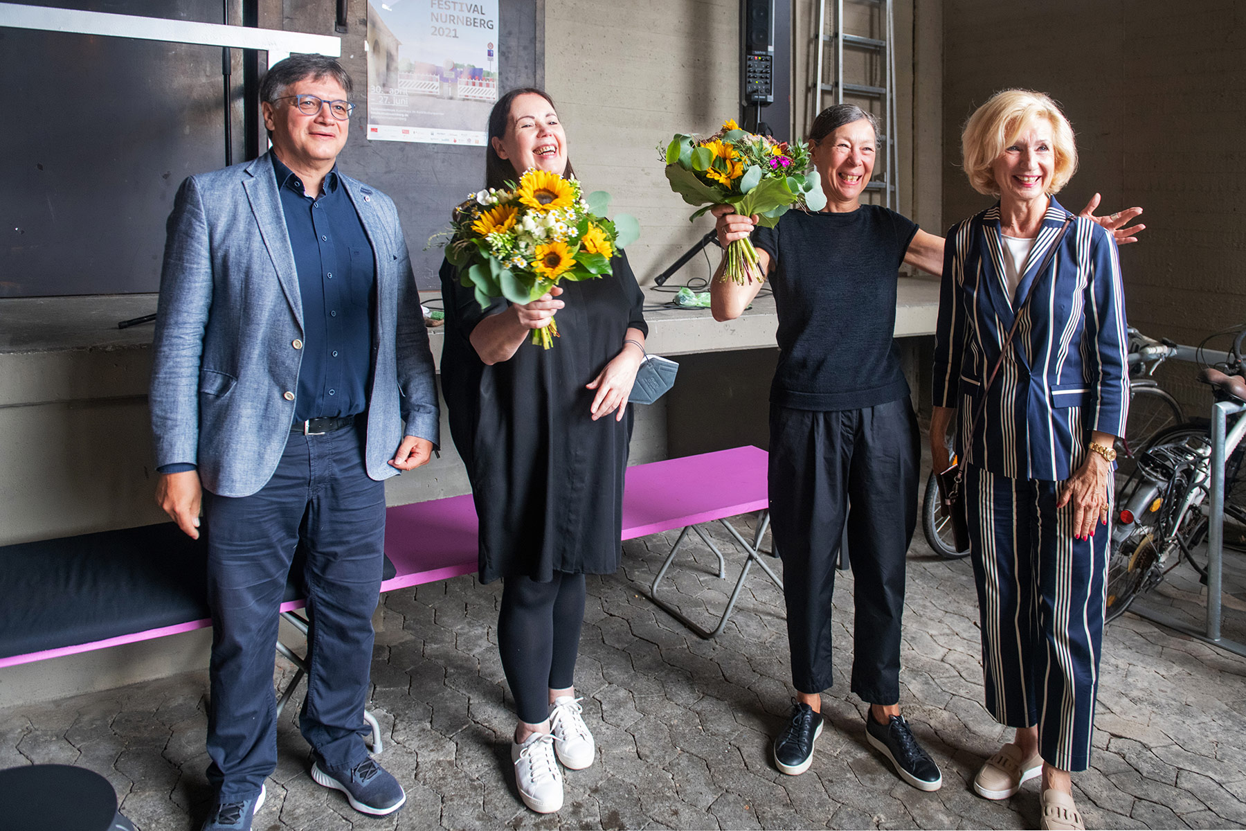 Ausstellung COOP Eröffnung im Hof des Atelier- und Galeriehaus Defet: Hermann Meyer, Verena Waffek, Annette Oechsner und Julia Lehner